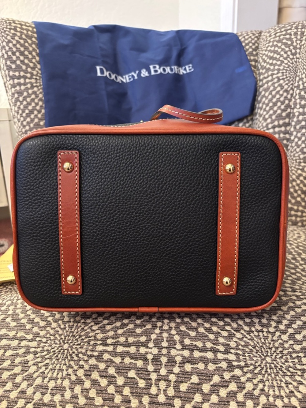 Dooney & Bourke Drawstring Tote Shoulder Bag Like New Dust Bag Tag Black Leather - Picture 8 of 13